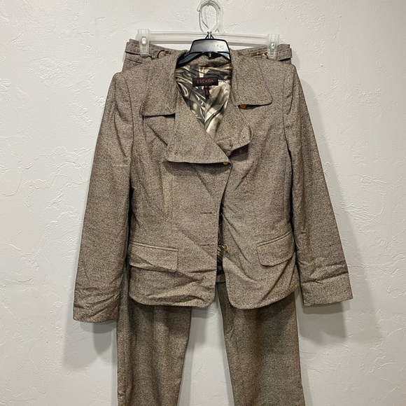 Escada 2 Pieces Suit Sz 40 brown with gold accents - Picture 12 of 12
